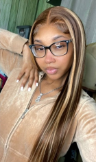 I LOVEEEEE this wig, it's true to length! Ver